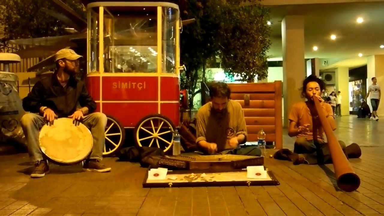 Istanbul street jam session.....santoor didgeridoo def ディジュリドゥ・サントゥール