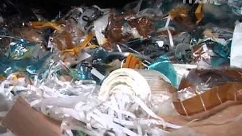 Thu giữ và tiêu hủy 70 tấn rác thải nguy hại tại làng  nghề