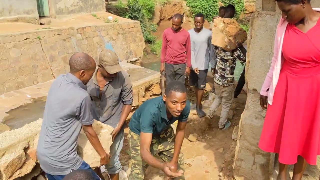 Banyarwanda uyu munsi umuganda wagenze neza ariko dufite ikibazo ibibaya byiza mwadusapotinga 😭😭😭