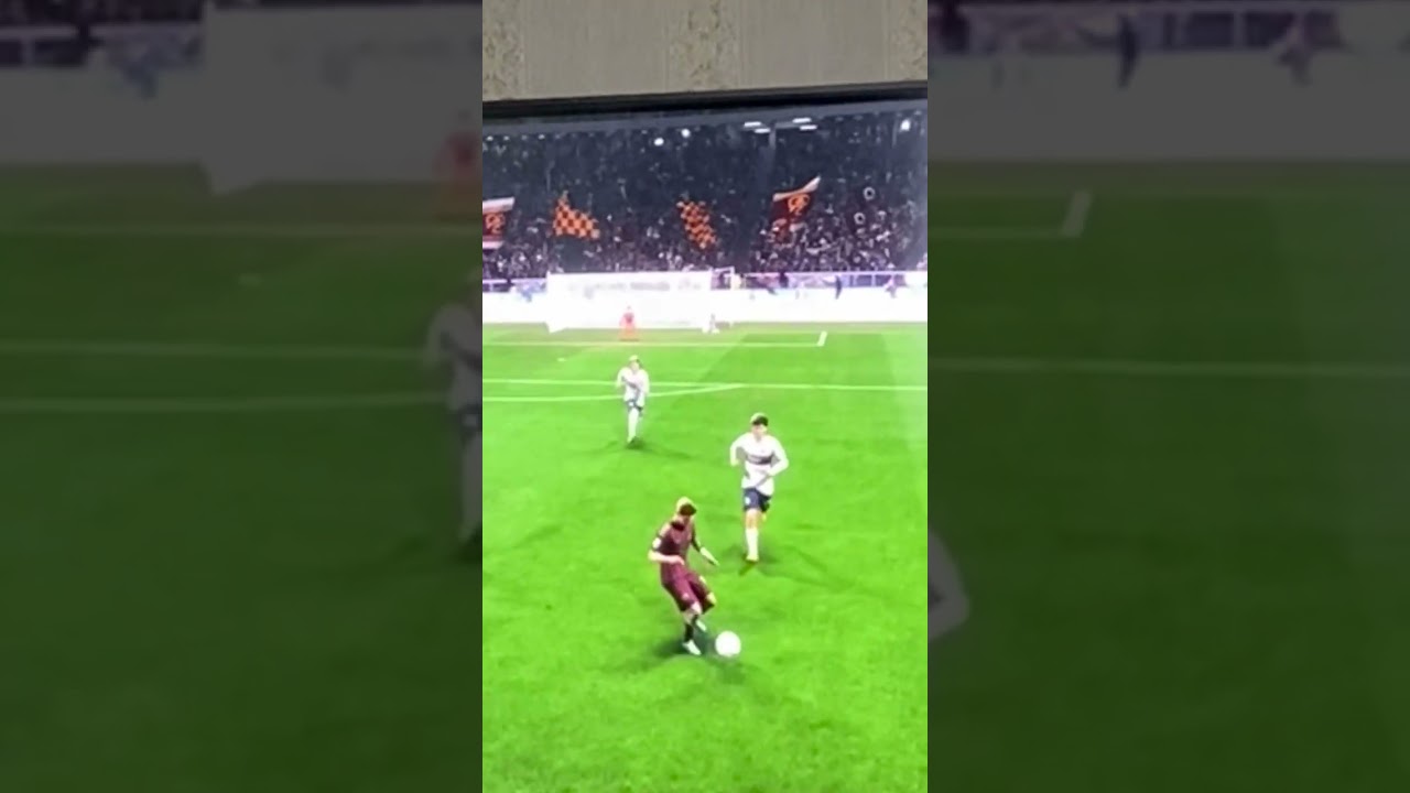 Чуть мяч забагался 