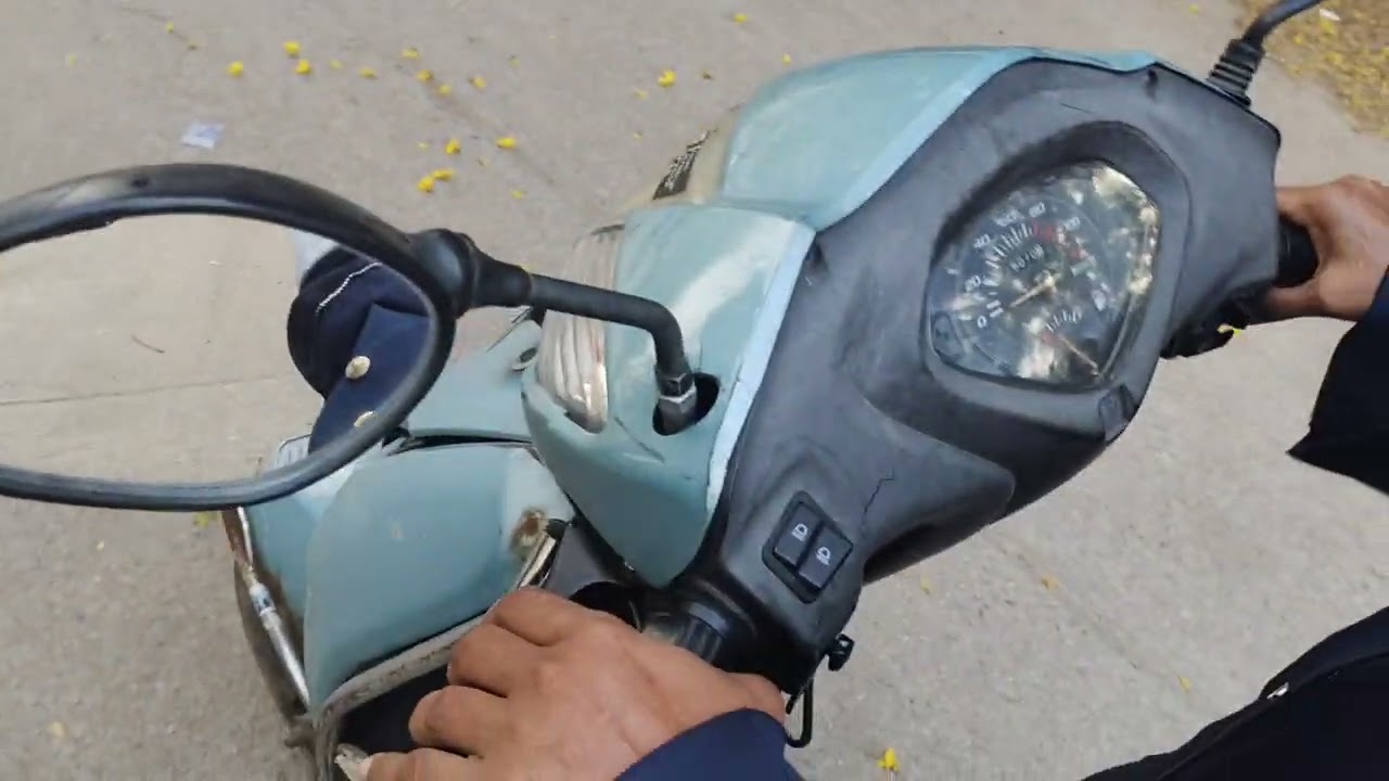 How to start and balance two wheeler