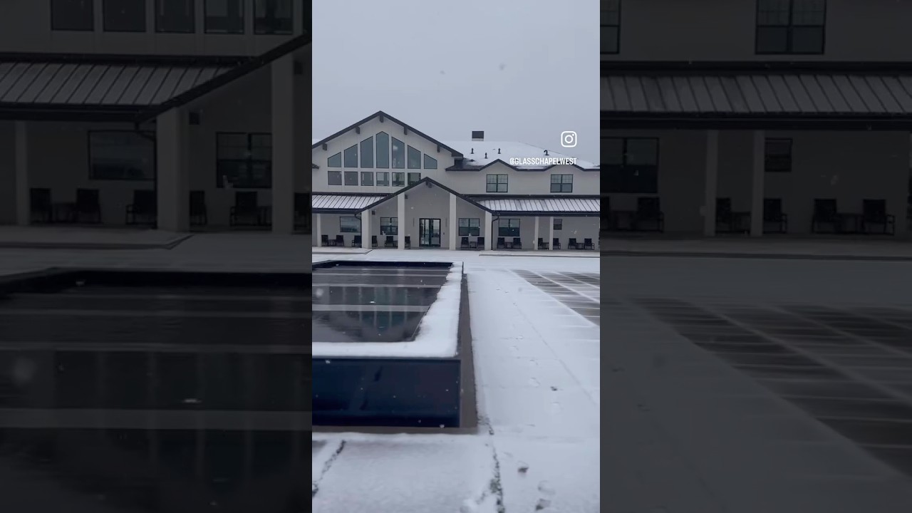 This place dazzles in white 🕊️🥂🪞🪩✨💍 