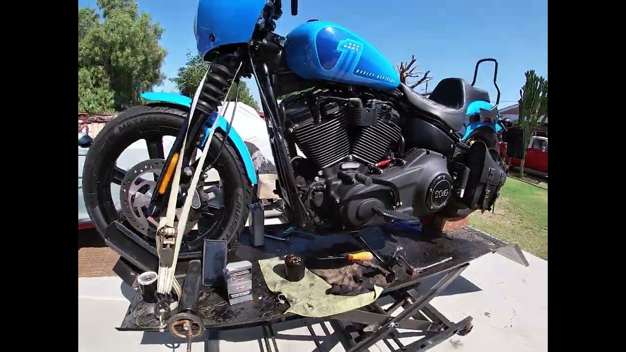 HARLEY DAVIDSON 2022 STREET BOB 3 HOLE OIL CHANGE