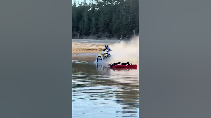 Dirt biker wakes up guy sleeping on the lake! 😮🤣  -  🎥 etanowen