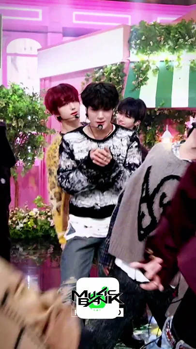 Flying Kiss - NCT DREAM #FlyingKiss #NCTDREAM #엔시티드림 #Shorts #MusicBank | KBS WORLD TV