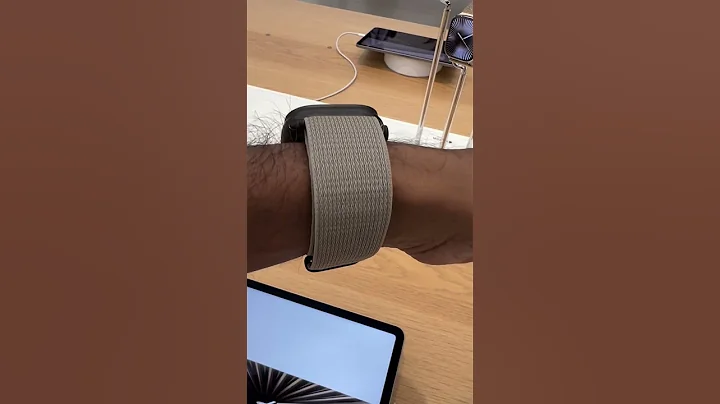 Alpine Tan Loop 49mm - Apple Watch Ultra 2 Black Titanium finish #applewatch #applestraps