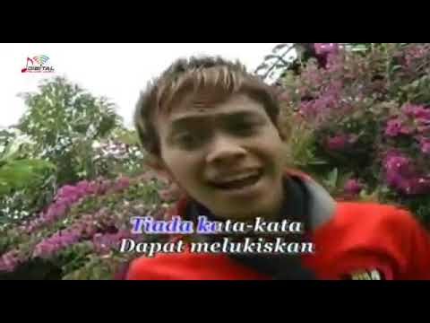 bibir merah tersenyum