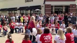 Man Proposes to Woman Amidst Flash Mob