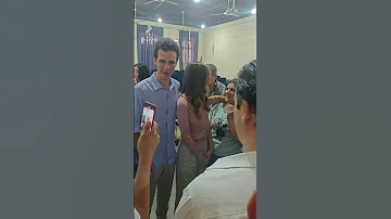 نجلا الرئيس حافظ وزين الأسد يدليان بصوتيهما في جامعة دمشق ضمن انتخابات مجلس الشعب بمبنى كلية الحقوق 