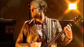 Kings of Leon - Use Somebody (Live)