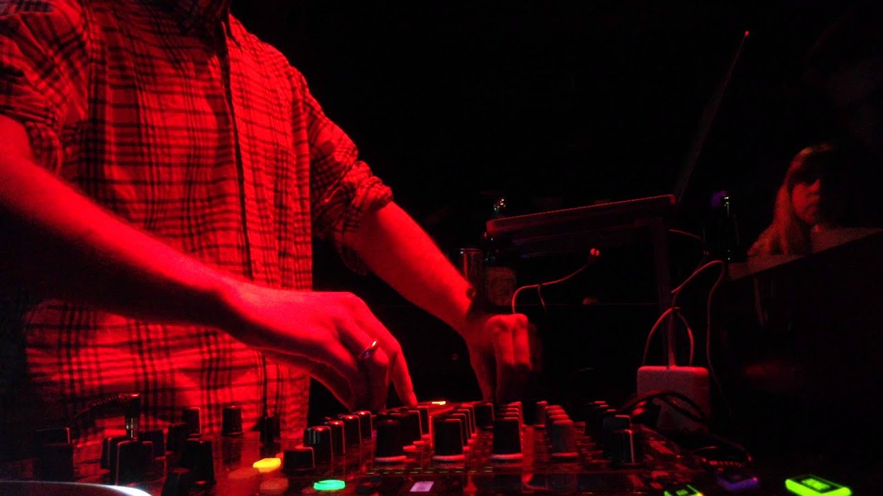 Crackazat live @ Paris Social Club (part 1) / House Grinder party by La Pause