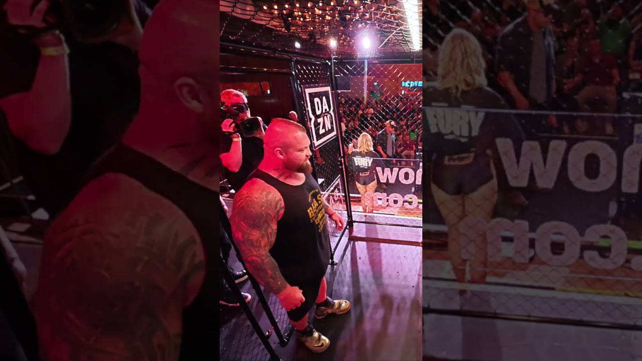 View from inside the cage of Eddie Hall vs Tommy Fury 🤯 #misfitsboxing