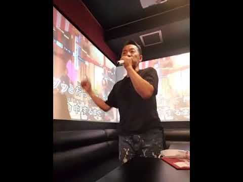 ガッツだぜを思い込めて歌うおっさん🎵