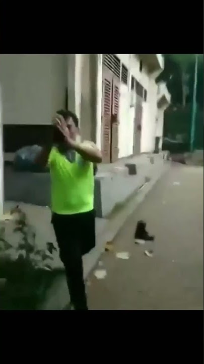 VIRAL!! Sekuriti Intip Wanita Sedang Buang Air Kecil || Shorts Viral