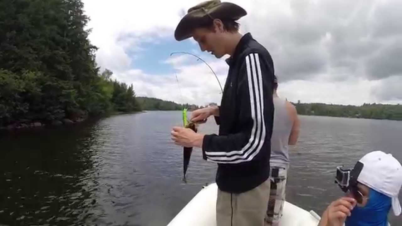 Lac Gauvreau Achigan grande bouche / Largemouth bass 2 Top water