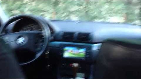 Headrest monitor flickering and cutting off video signal
