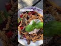 Ein farbenfroher Linsennudel-Salat mit 30 g Protein und vielen Ballaststoffen.