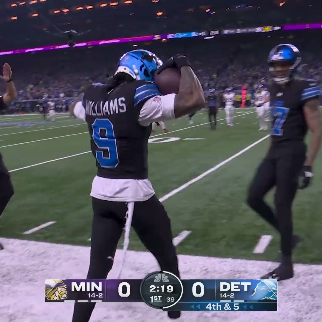 Jameson Williams catches for a 14-yard Gain vs. Minnesota Vikings