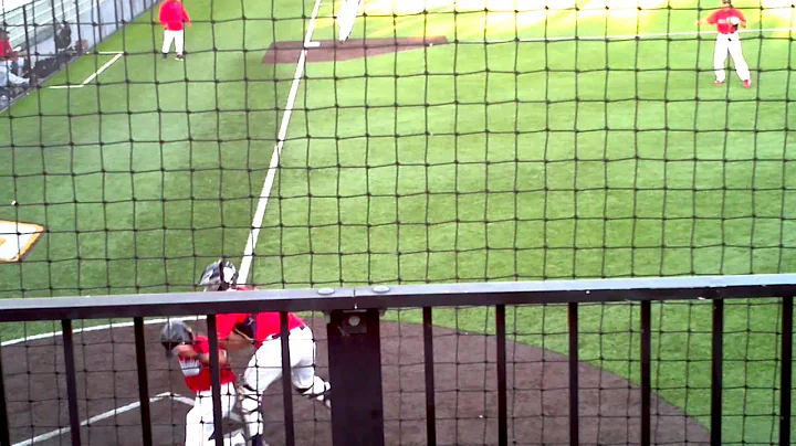 Peter Perez kid tagging up on third