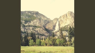 Pulsating Backdrops for Finding Clarity