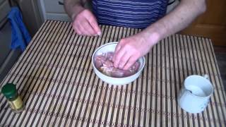 кулинария - маринование мяса курицы для шашлыка(в видео рассказывается как мариновать курицу для шашлыка., 2013-03-25T16:13:39.000Z)
