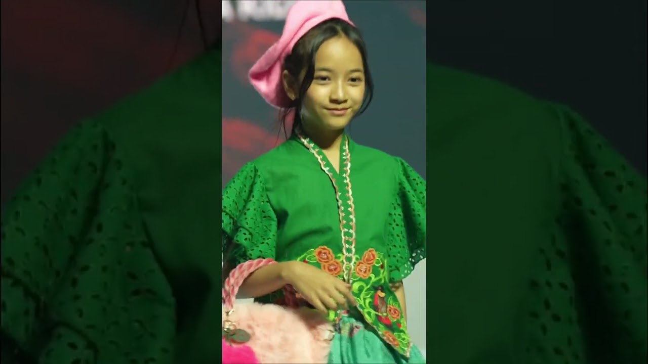 𝐸𝓋𝑜𝓁𝑒𝓉𝓉𝑒 𝓌𝒶𝓁𝓀𝒾𝓃𝑔 𝒻𝑜𝓇 Roemah Kebaya Vielga. Jakarta Fashion Trend 2023 