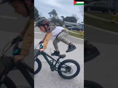 أصغر راكب دراجات نارية 