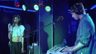 AlunaGeorge - La La La in the Radio 1 Live Lounge chords