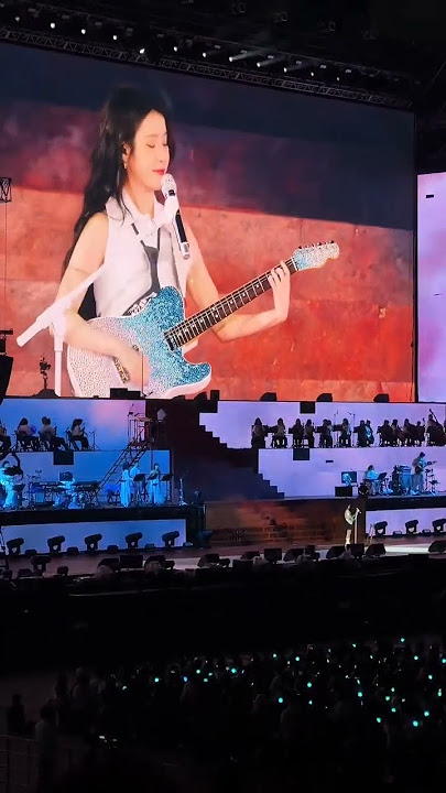 Her playing guitar in the rain is something else 😍❤ #iu #kpopconcerts #guitar