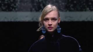 Giorgio Armani Women's Fall Winter 2020-2021 Fashi...