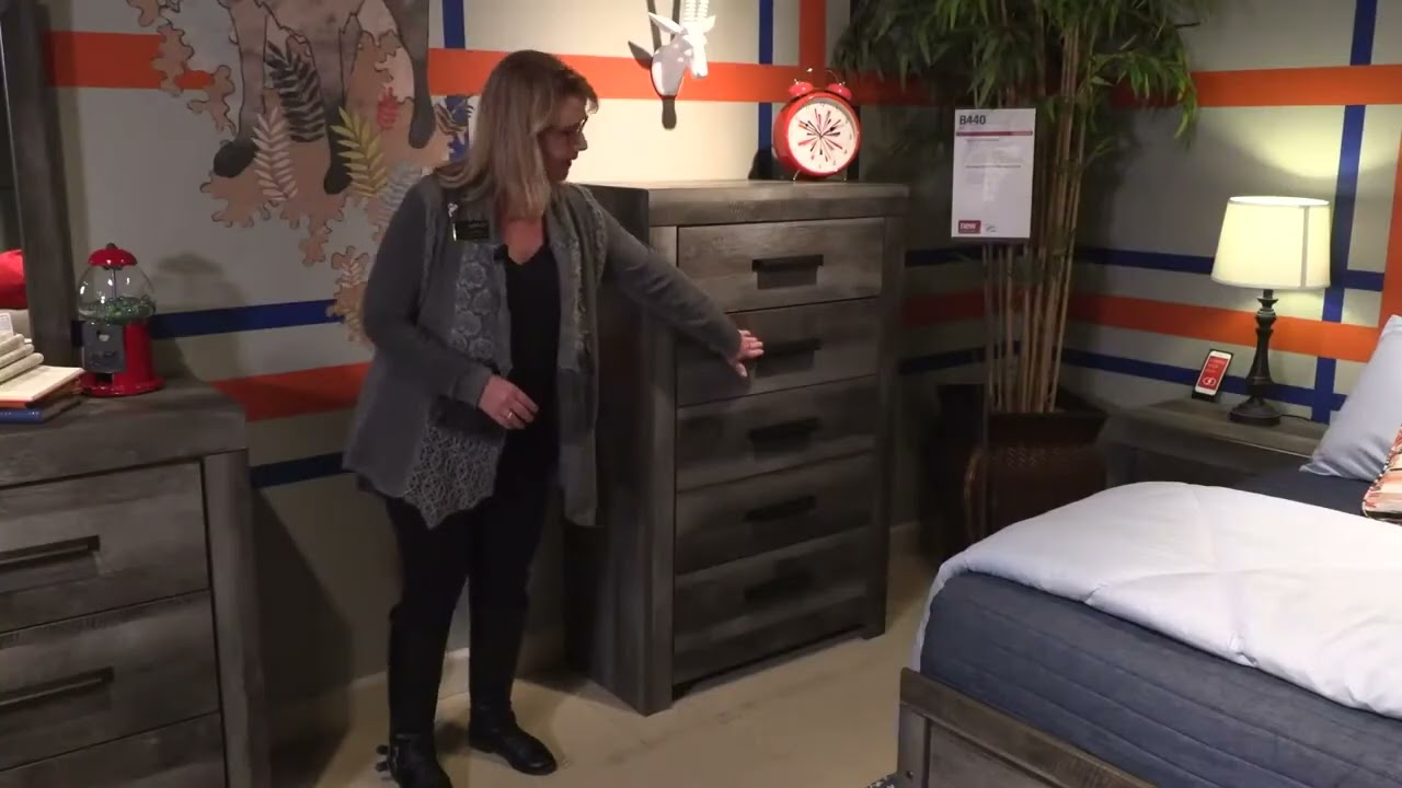 Wynnlow Gray 5 Drawer Chest from Signature Design by Ashley