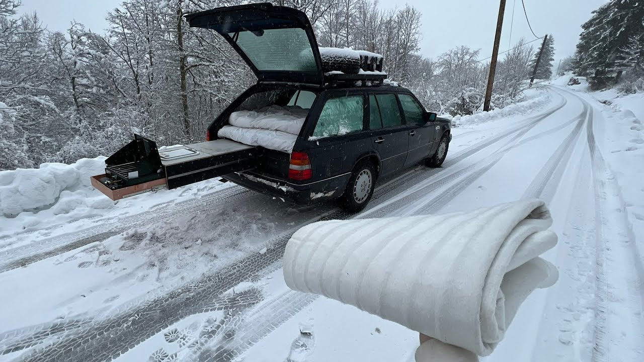 CAMPING sous la NEIGE en VOITURE avec seulement une couverture chauffante  (pas de chauffage). 