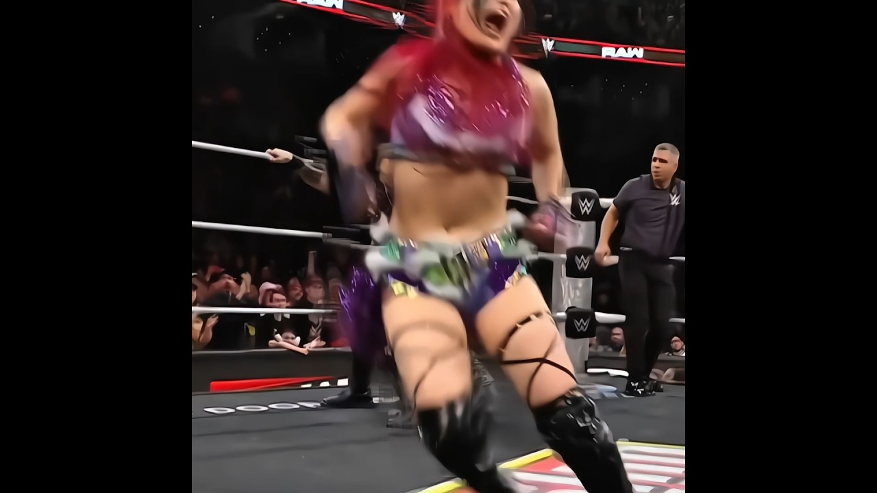 Iyo Sky Kicked Roxanne Perez & Liv Morgan 😱 