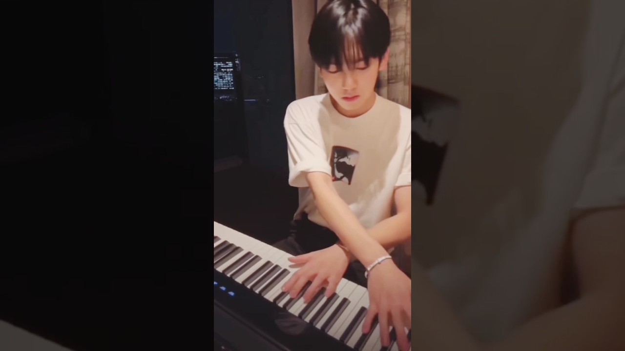 HAN YUJIN ZB1 PLAYING PIANO - YouTube