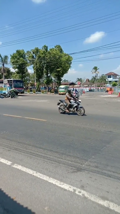Suasana Terminal Tawang alun Jember ,,yuk komen yang pernah singgah di sini#videoshort #terminal