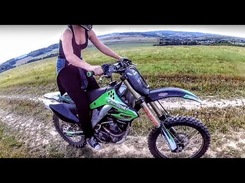 Video: Môže dieťa vo Virgínii jazdiť na motorke?