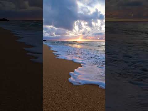 صباح اشراقة الشمس بموج البحر هدووء