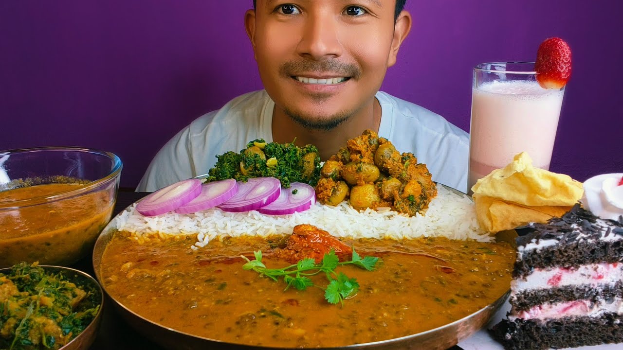Eating Dal Makhani | Bathua Saag aur Aloo ki Sabji | Mushroom gravy | Black Forest Cake | papad 