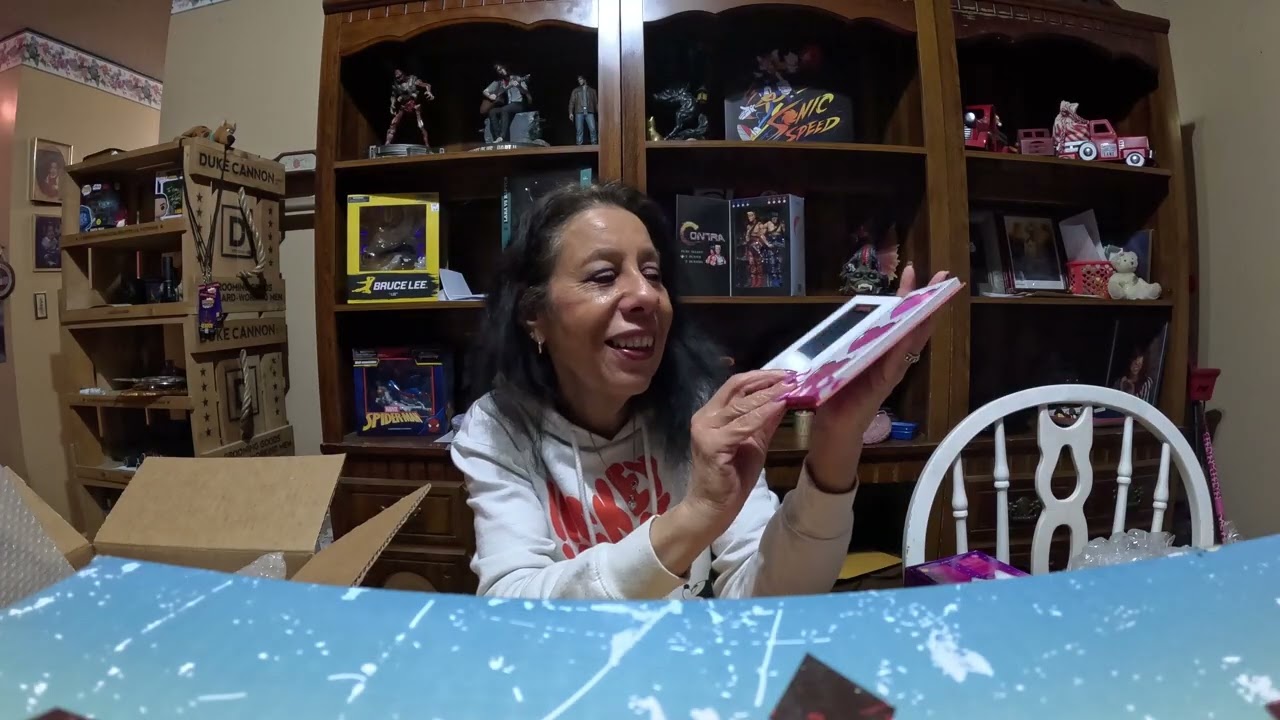 Martina`s New Bogo Glamlight Pallets And A Special Guest