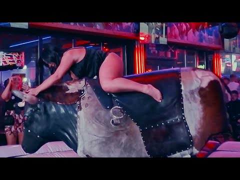 😲 CRAZY  MECHANICAL BULL RIDING in BENIDORM Spain 4k 2025 😍
