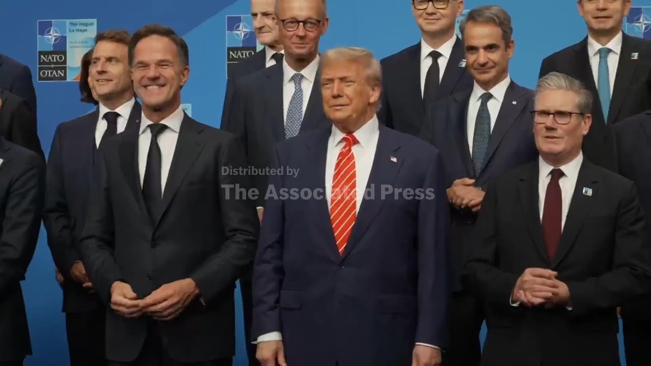 Leaders pose for photograph ahead of NATO summit - YouTube