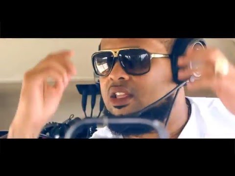 Lapiz Conciente – Internacional, Joven, Rico & Famoso (Video Official)