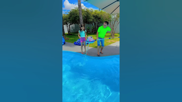 Jéssica caiu na piscina por culpa da prima chata #shorts (Jéssica Sousa)