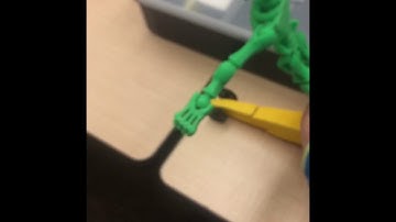 HEHEHEHEH T POSING SKELETON ON A LIGHTNINGBOLTT