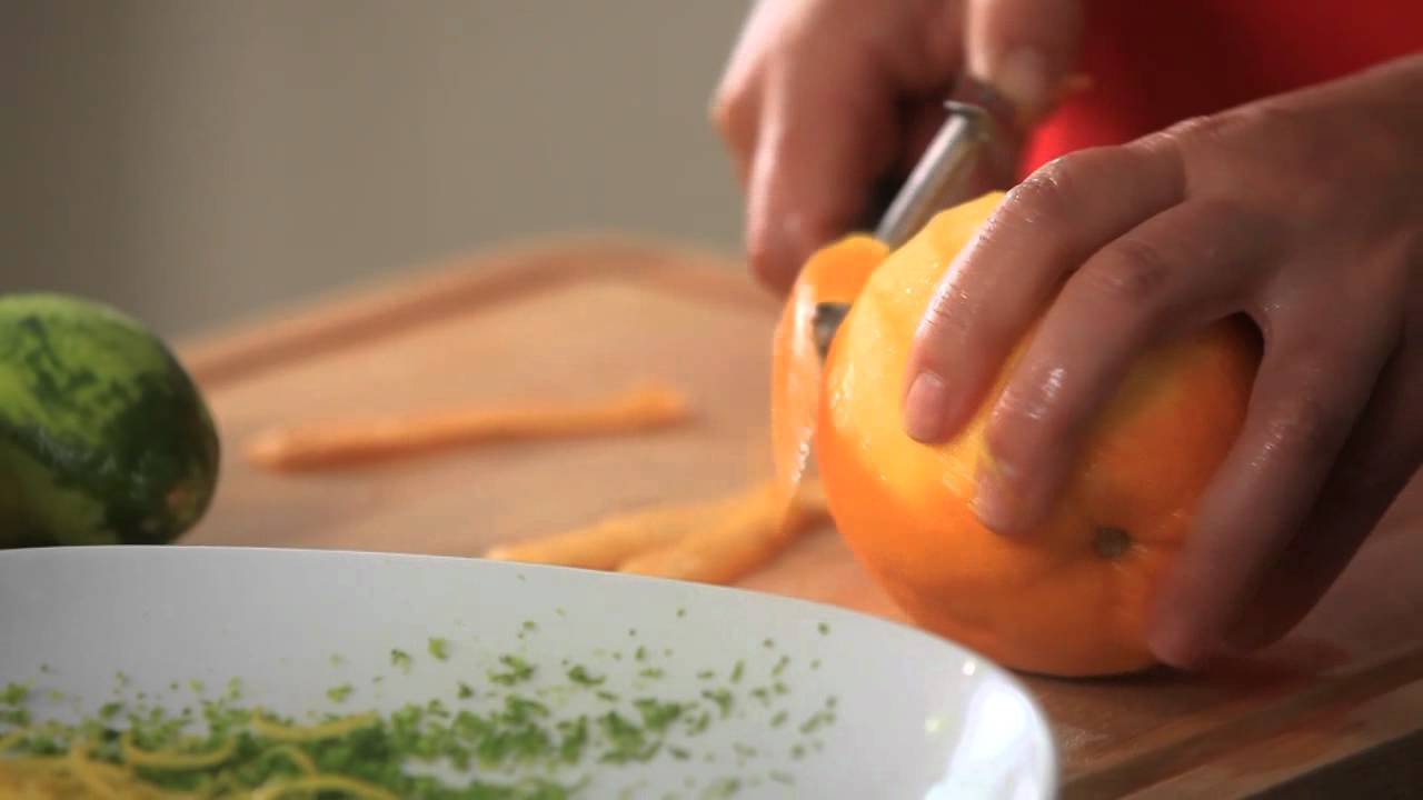 droefheid instinct Verlichten Citrusfruit raspen - YouTube