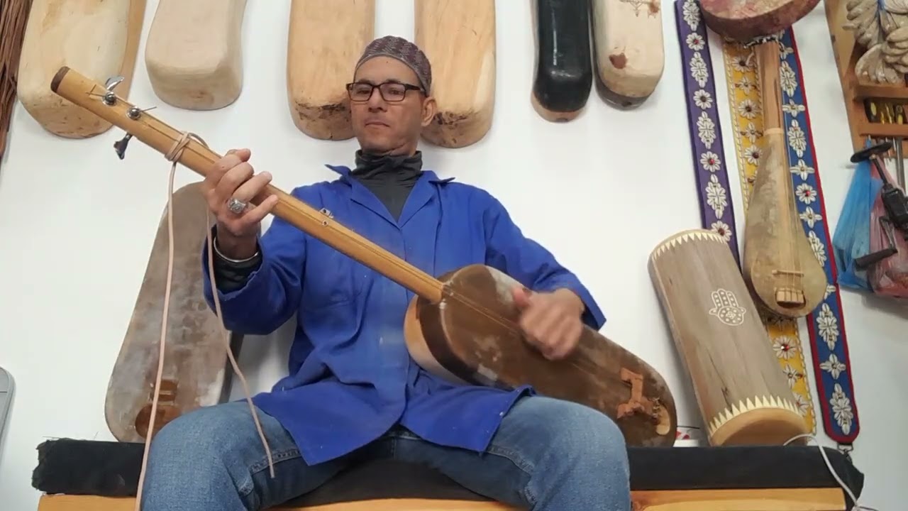 Guembri sound No 19 60/123 one piece poplar and the neck ceder wood 🪵 From yellowworkshop.com 