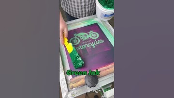 Squeegeeing a Shirt The Wrong Way Versus The Right Way. #screenprinting #screenprint #squeegee