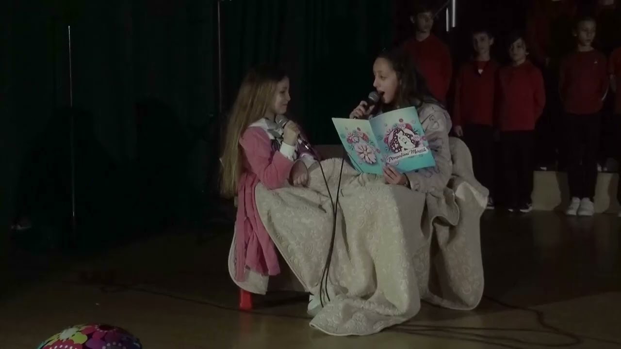 Shfaqja e pergatitur nga nxenesit per 8 Marsin fillon me perralle