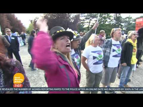 Video: Skupina proti frakování protestuje na Tour de Yorkshire proti „greenwashingu“týmu Ineos