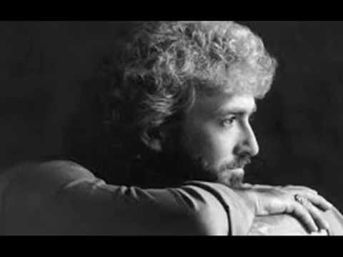 Keith Whitley   -   I Wonder Do You Think Of Me